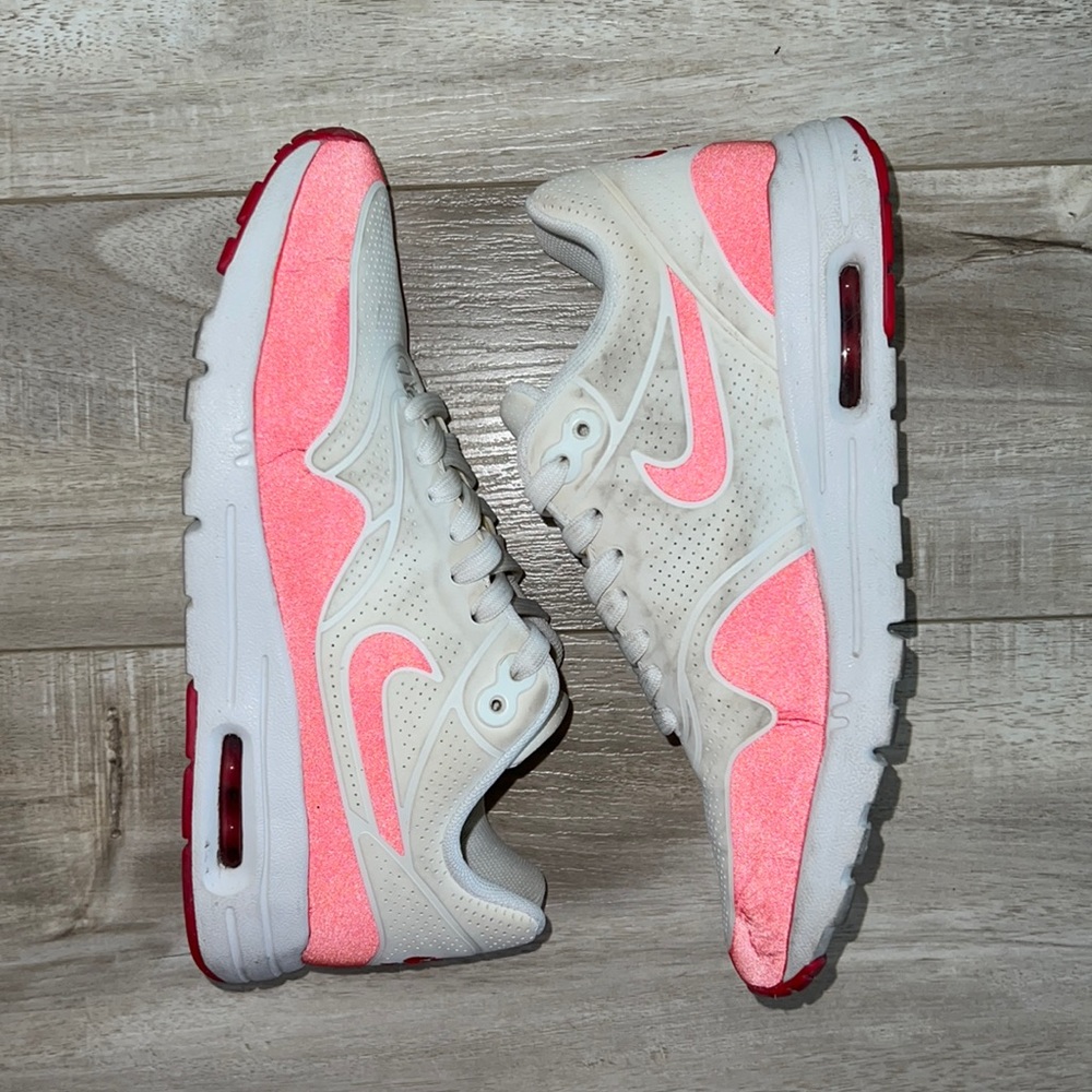 NIKE AIRMAX ULTRA MOIRE 1 - red/white, Womens 6